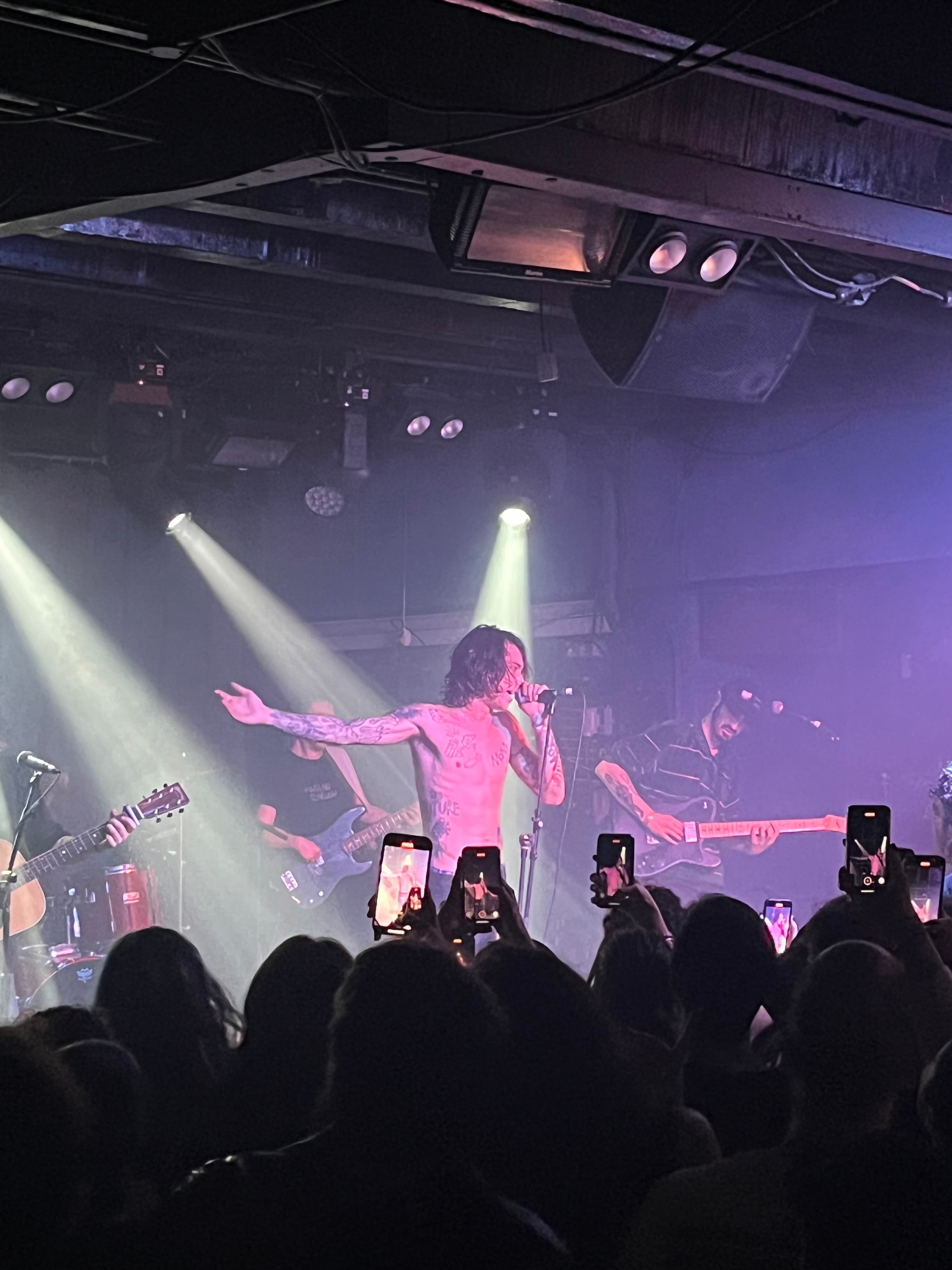 NASKA sul palco del Dingwalls di Camden, Londra, il 28 marzo 2025.